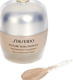 Future Solution LX Total Radiance Foundation