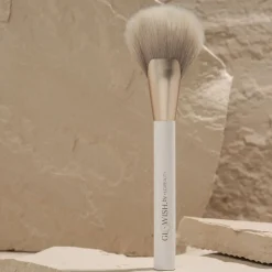 Glowish - Airbrush finish - Complexion brush