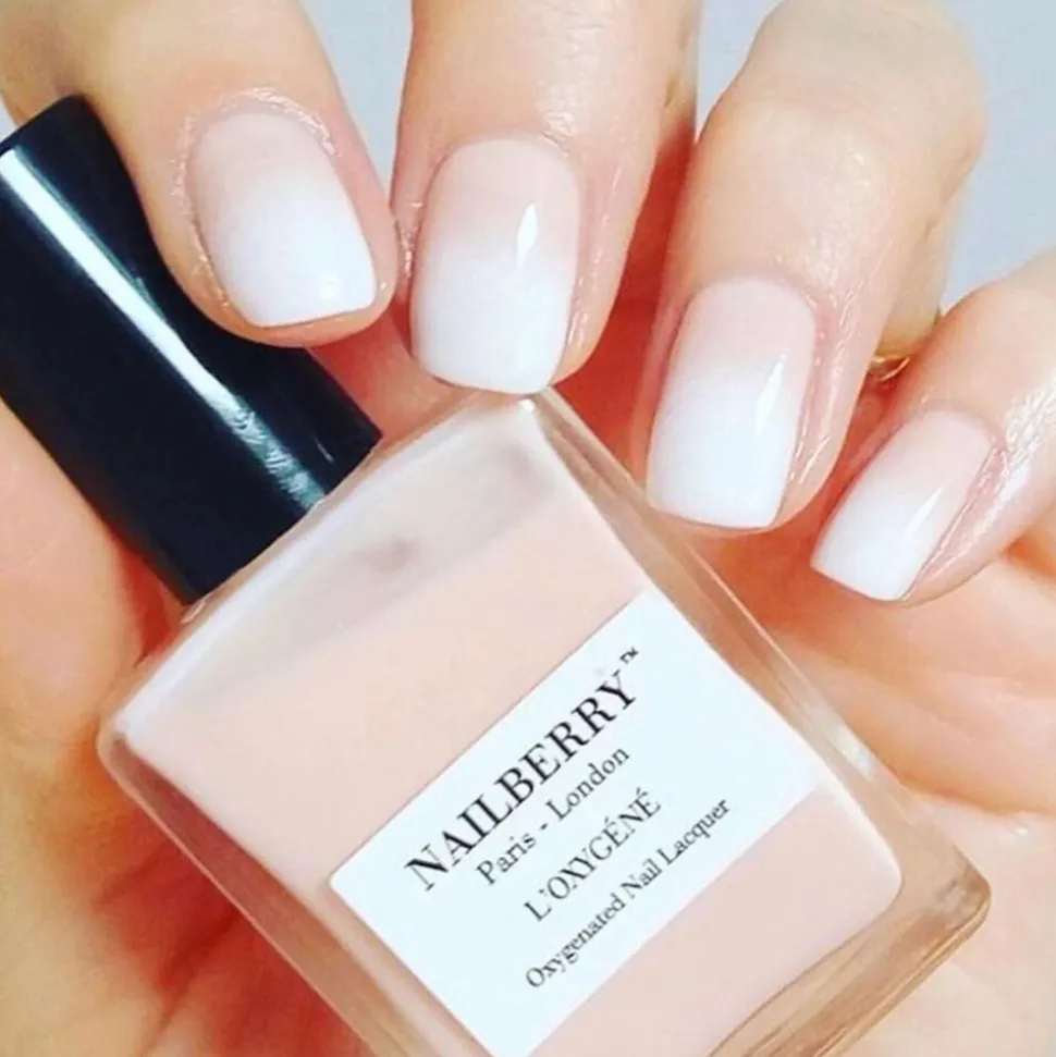 NAILBERRY A touch of powder 15 ml
