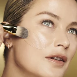 Re-Nutriv Ultra Radiance Liquid Makeup SPF20