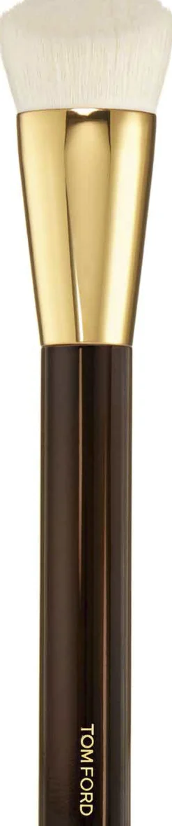 Shade and Illuminate Foundation Brush 2. 5